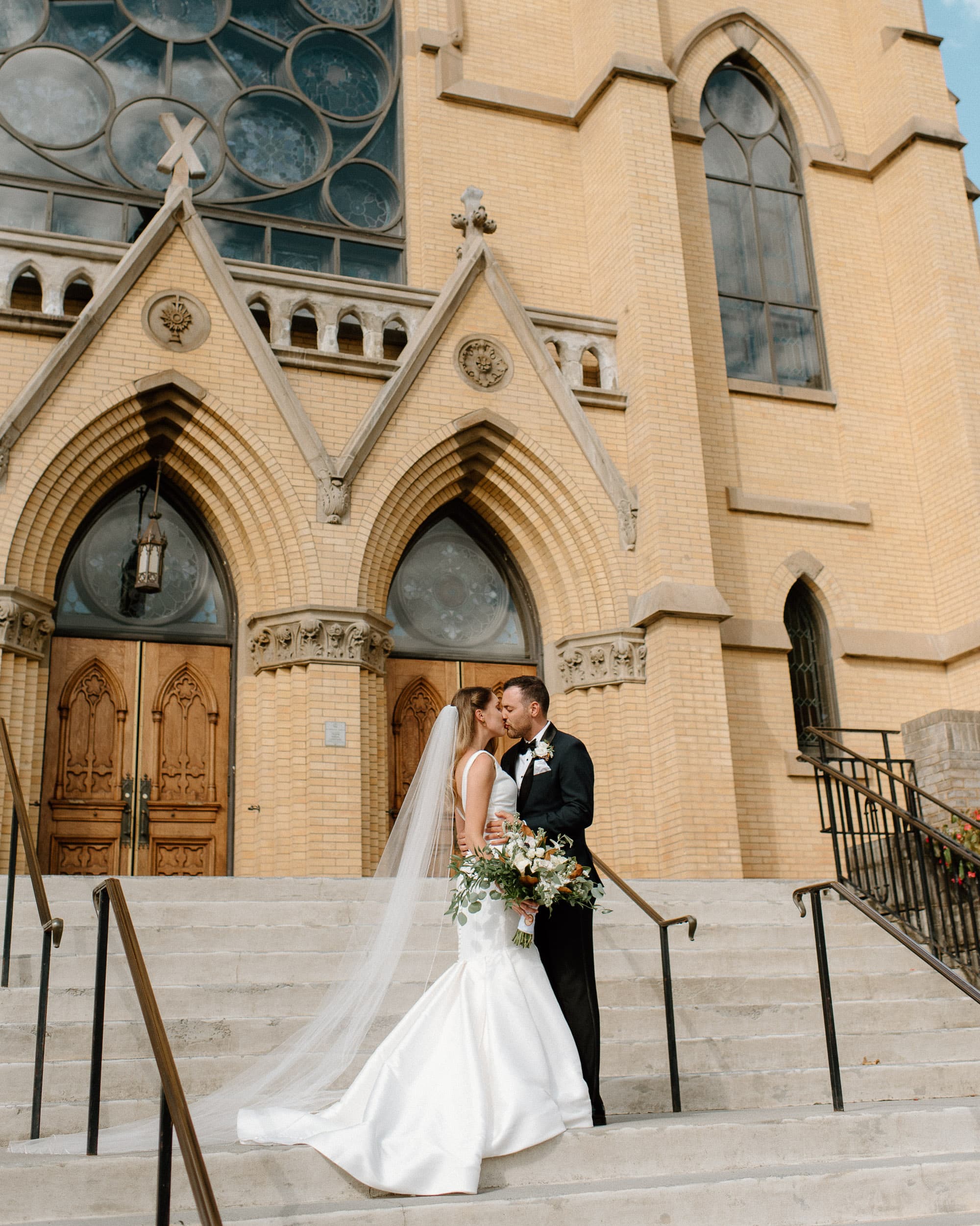 Outdoor wedding ceremony in Washington State - elopement photographer